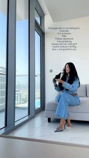 Enisa Bukvic feet photo thumbnail