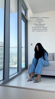 Enisa Bukvic feet photo thumbnail