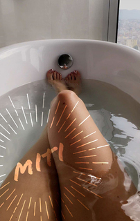 Era Istrefi feet photo 2