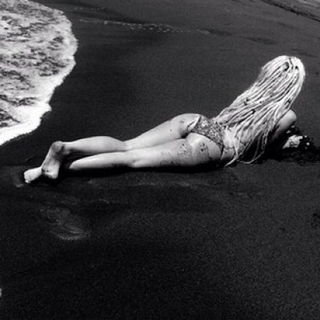 Era Istrefi feet photo 4