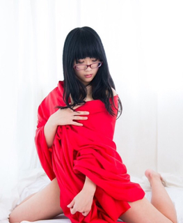 Eri Kitami feet photo thumbnail