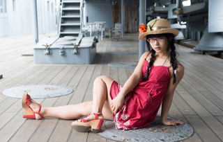 Eri Kitami feet photo thumbnail