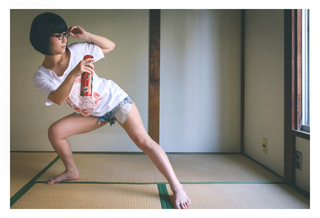Eri Kitami feet photo thumbnail