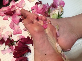 Eri Kitami feet photo thumbnail