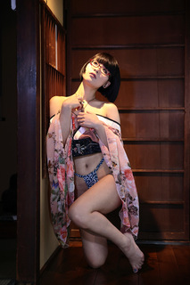 Eri Kitami feet photo thumbnail