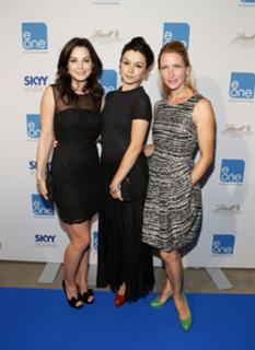 Erica Durance feet photo thumbnail