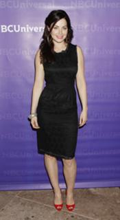 Erica Durance feet photo thumbnail