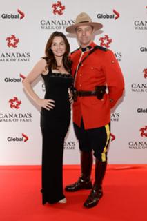 Erica Durance feet photo thumbnail