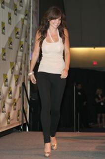 Erica Durance feet photo thumbnail