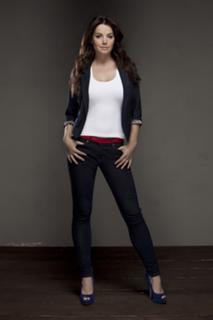 Erica Durance feet photo thumbnail