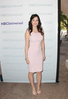 Erica Durance feet photo thumbnail