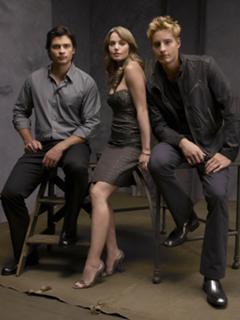 Erica Durance feet photo thumbnail
