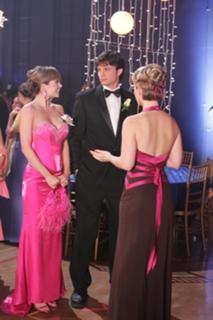 Erica Durance feet photo thumbnail