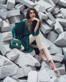 Erica Fernandes feet photo 2