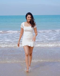 Erica Fernandes feet photo 19