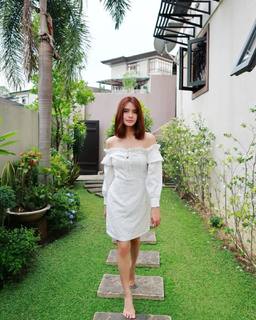 Erich Gonzales feet photo 17