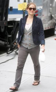 Erika Christensen feet photo thumbnail