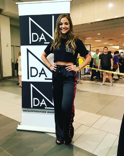 Erika Costell feet photo thumbnail