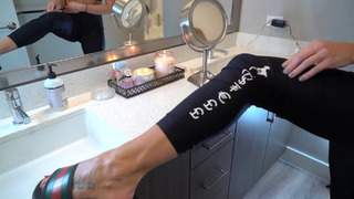 Erika Costell feet photo thumbnail