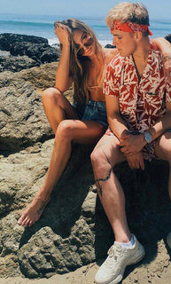Erika Costell feet photo thumbnail