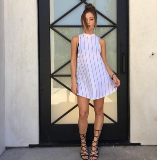 Erika Costell feet photo thumbnail