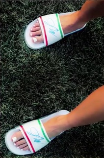 Erika Costell feet photo thumbnail