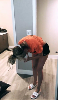 Erika Costell feet photo thumbnail