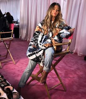 Erika Costell feet photo thumbnail