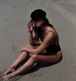Erika Costell feet photo thumbnail