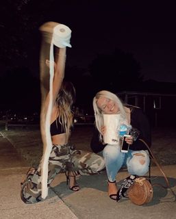 Erika Costell feet photo thumbnail