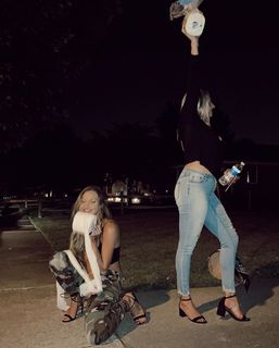 Erika Costell feet photo thumbnail