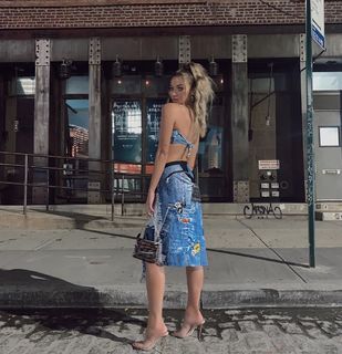 Erika Costell feet photo thumbnail
