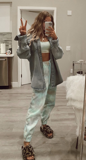 Erika Costell feet photo thumbnail