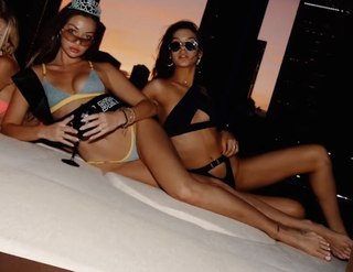 Erika Costell feet photo thumbnail