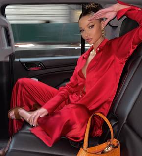Erika Costell feet photo thumbnail