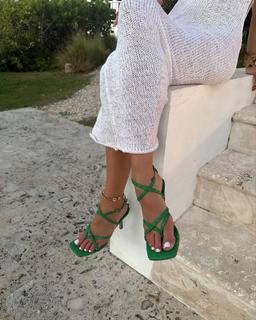 Erika Costell feet photo thumbnail