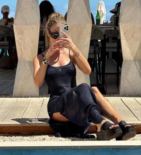 Erika Costell feet photo thumbnail