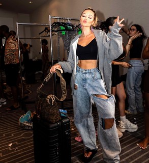 Erika Costell feet photo thumbnail