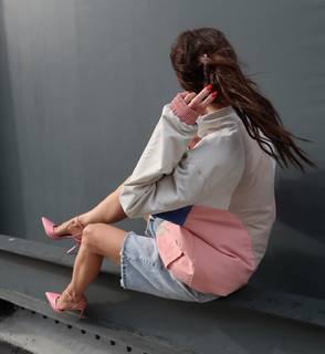 Erika Costell feet photo thumbnail
