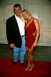 Erika Eleniak feet photo thumbnail