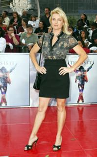 Erika Eleniak feet photo thumbnail