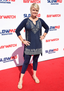 Erika Eleniak feet photo thumbnail