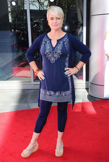 Erika Eleniak feet photo thumbnail