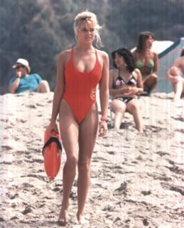Erika Eleniak feet photo thumbnail