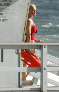 Erika Eleniak feet photo thumbnail