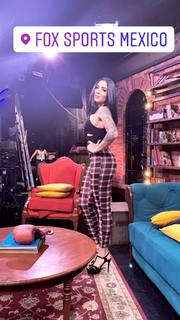 Erika Fernández feet photo 4