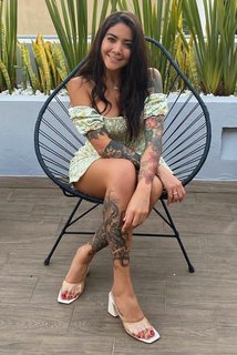 Erika Fernández feet photo 3
