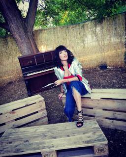 Erika Moulet feet photo 8