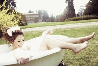 Erika Sawajiri feet photo 9