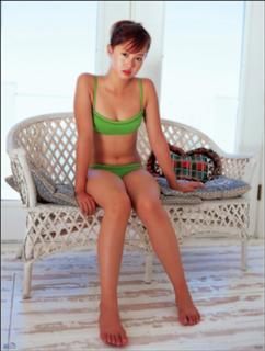 Erika Sawajiri feet photo 2